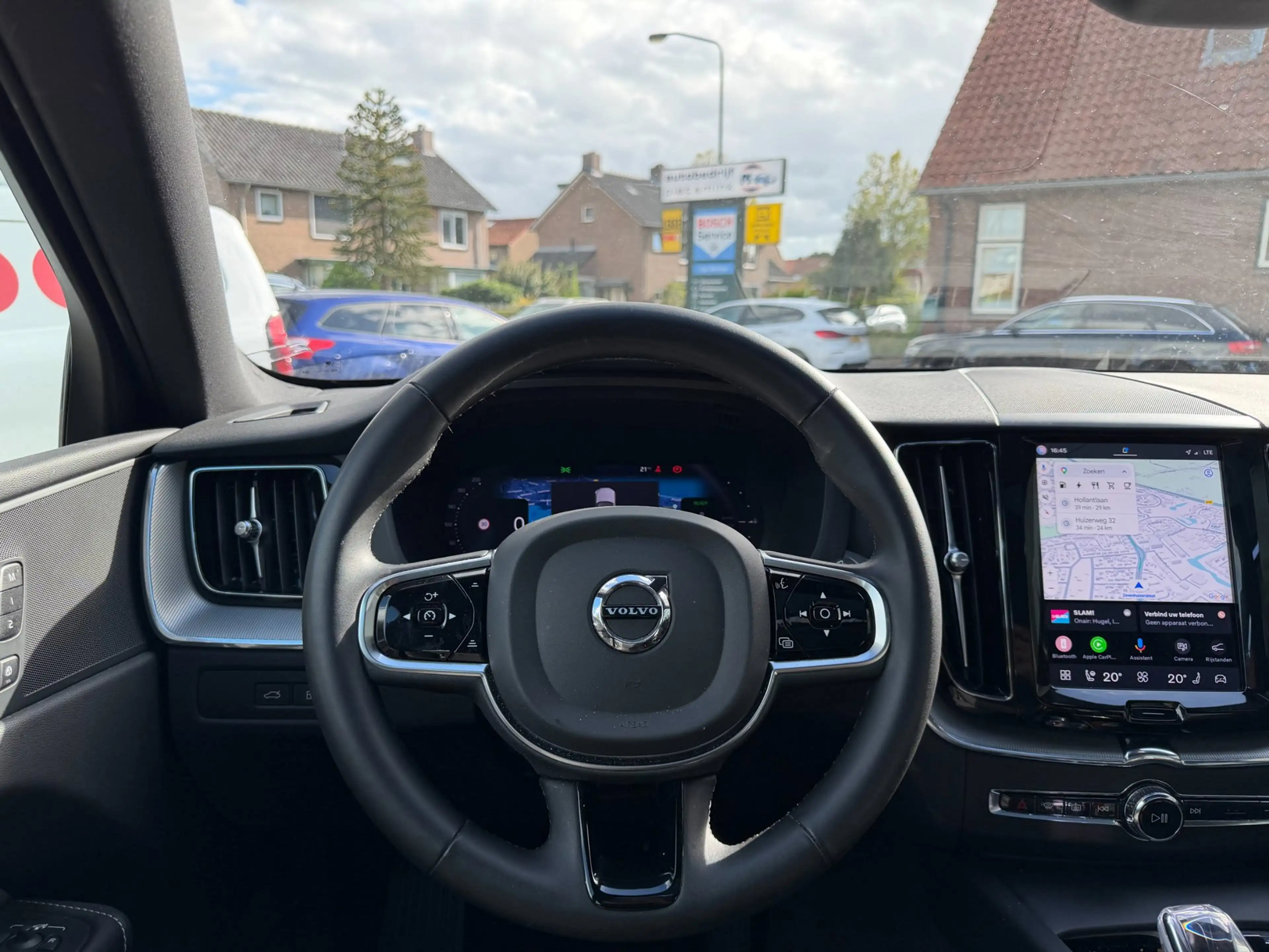 Volvo XC60 2.0 T6 Plug-in hybrid AWD Plus Bright — photo 10