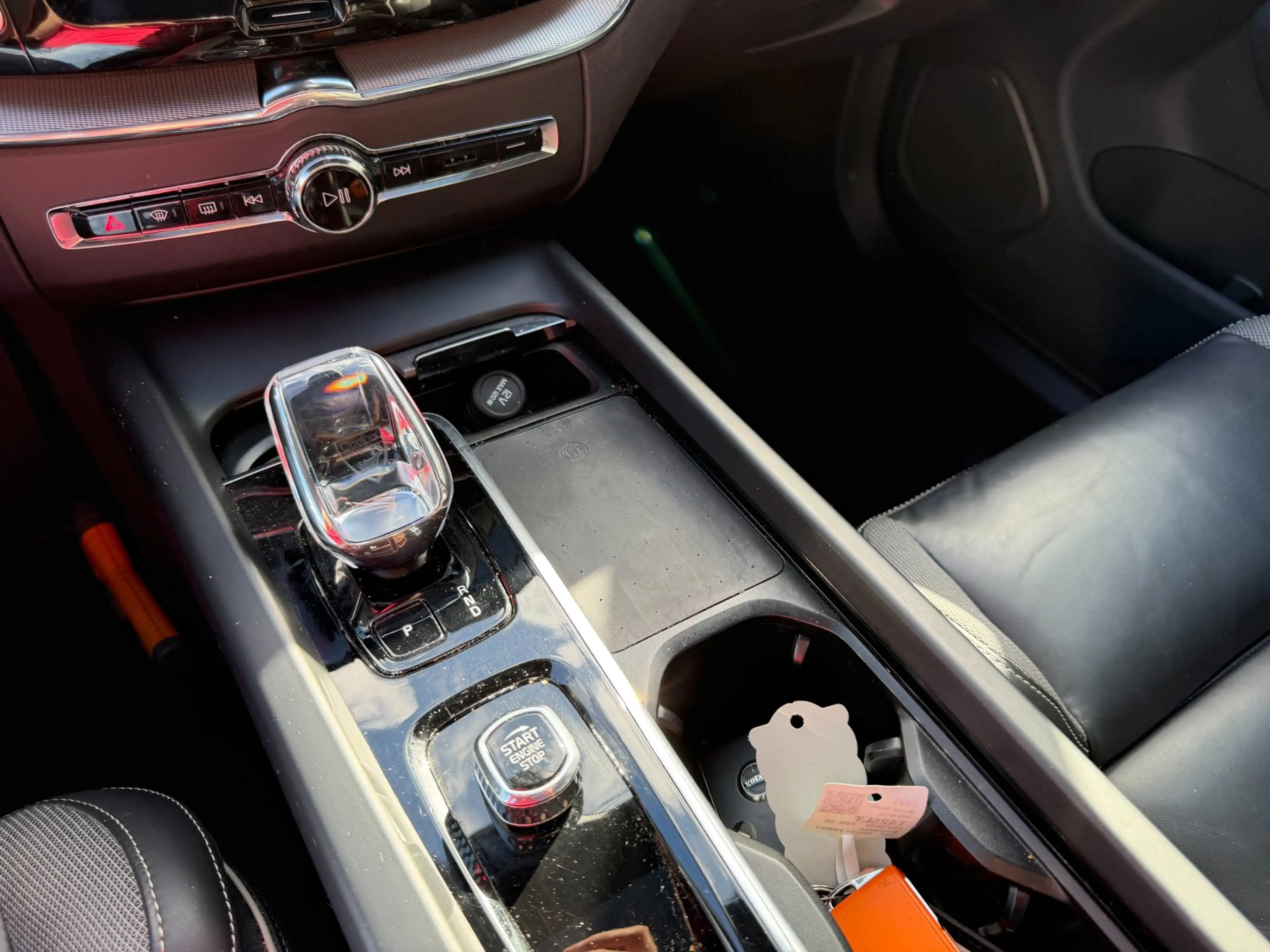 Volvo XC60 2.0 T6 Plug-in hybrid AWD Plus Bright — photo 19