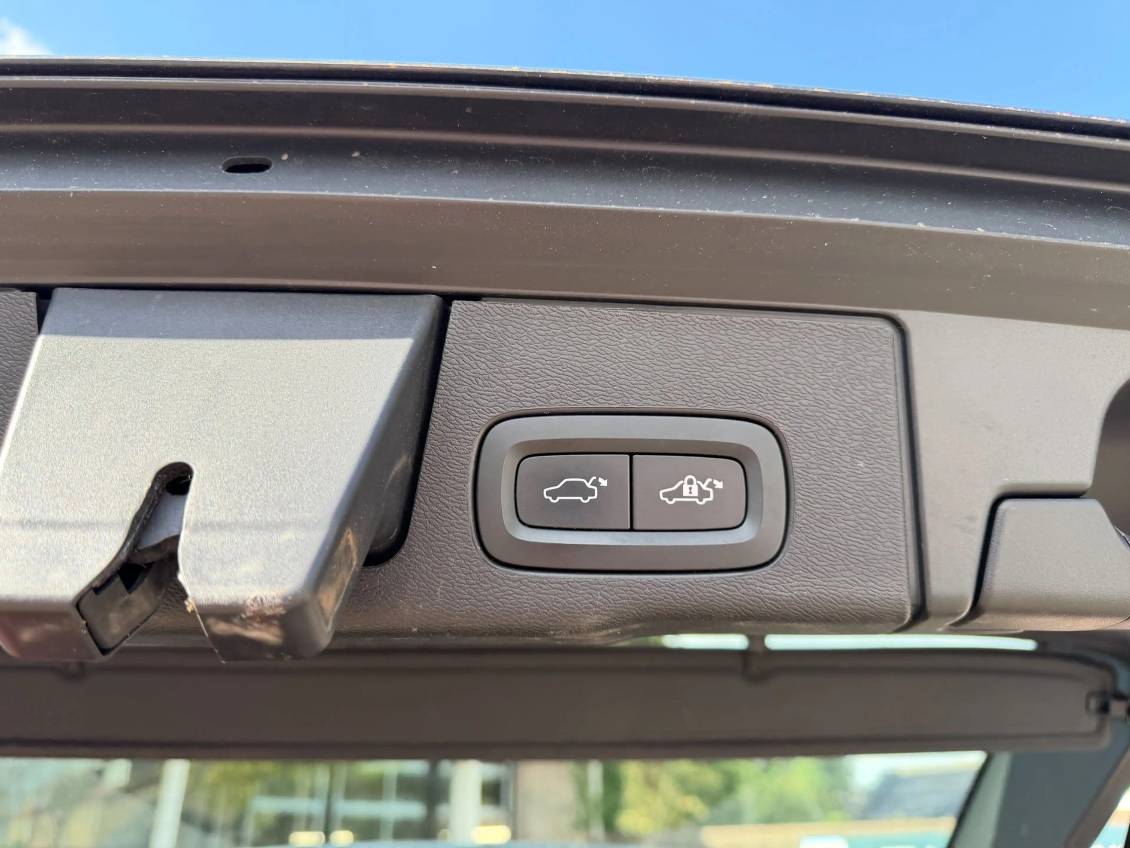 Volvo XC60 2.0 T6 Plug-in hybrid AWD Plus Bright — photo 25