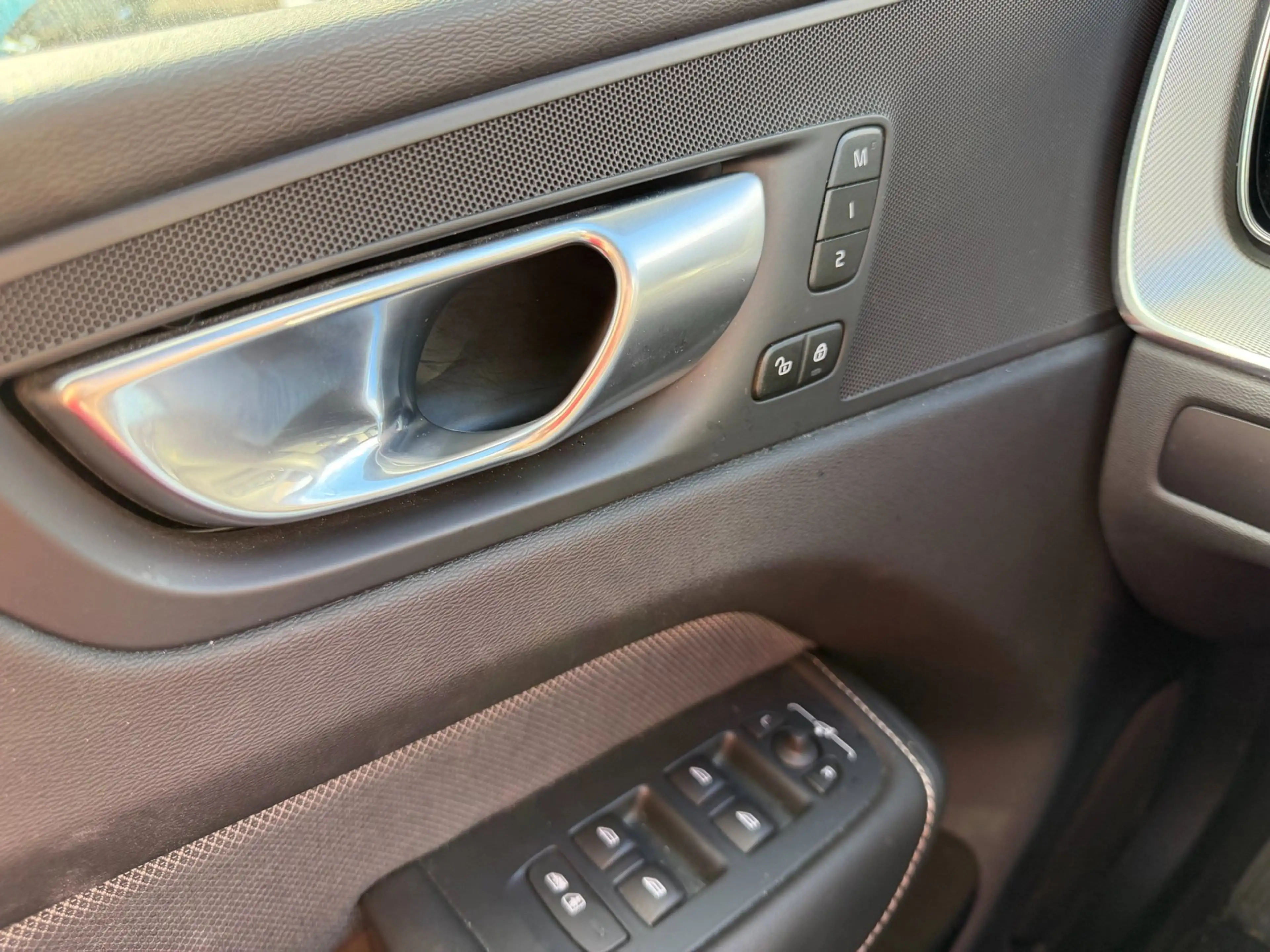 Volvo XC60 2.0 T6 Plug-in hybrid AWD Plus Bright — photo 20