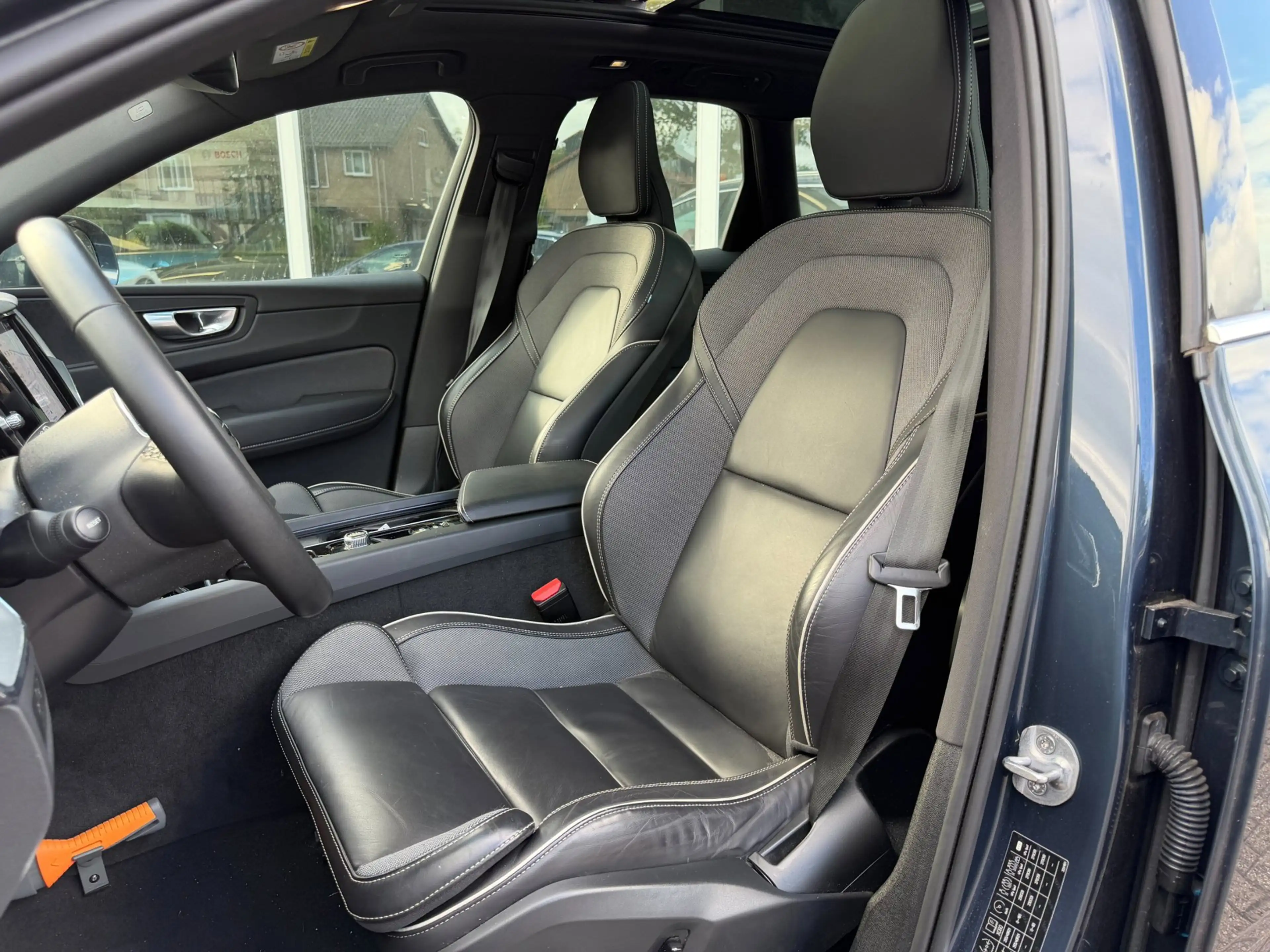 Volvo XC60 2.0 T6 Plug-in hybrid AWD Plus Bright — photo 6