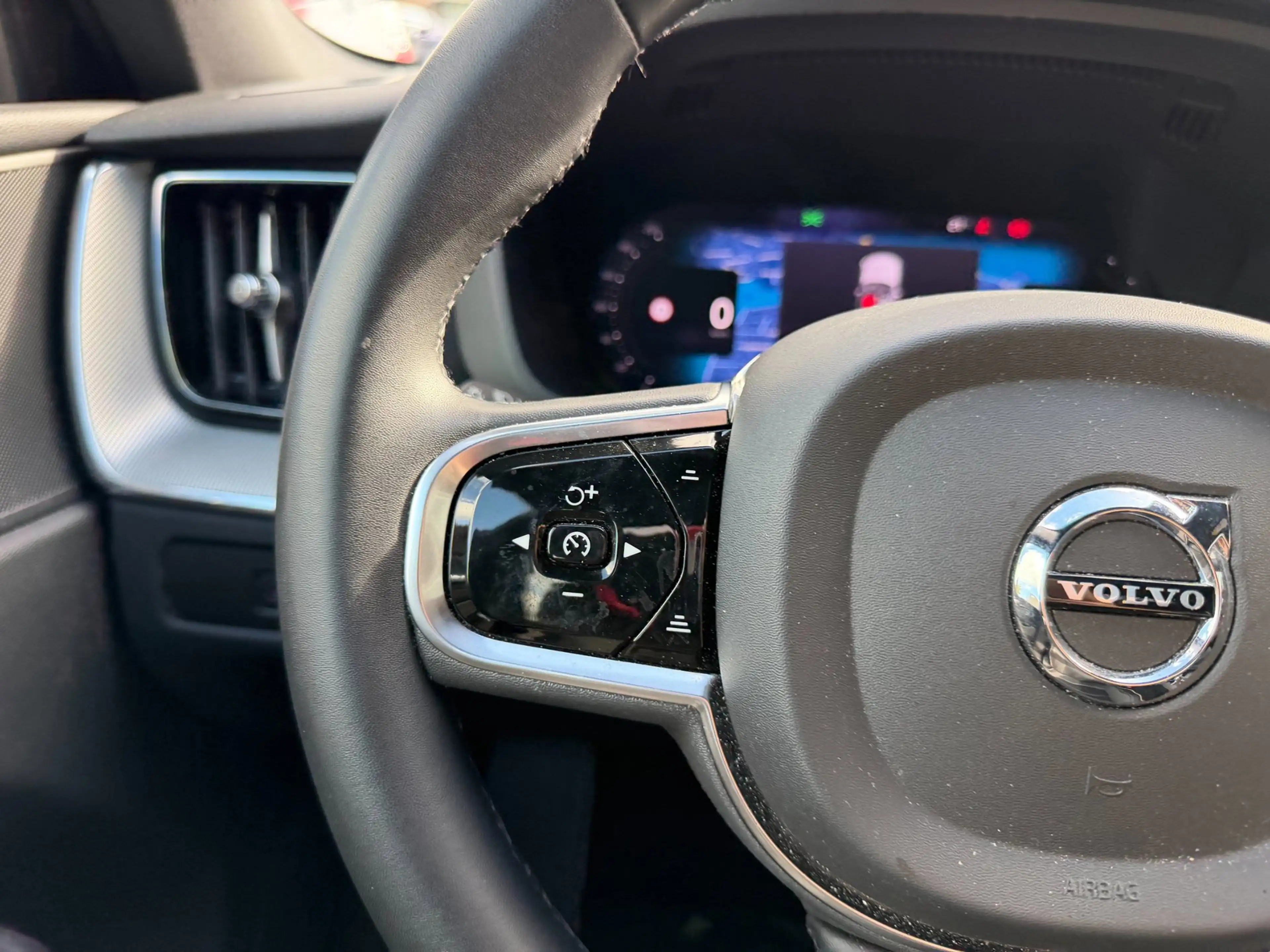 Volvo XC60 2.0 T6 Plug-in hybrid AWD Plus Bright — photo 12
