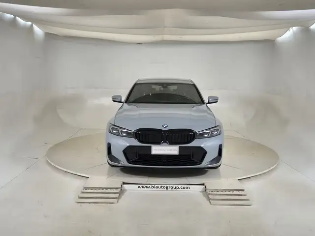 BMW 3 Series view 3