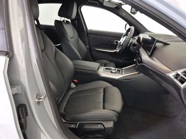 BMW 3 Series view 11