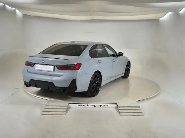BMW 3 Series view 5