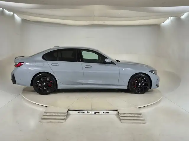 BMW 3 Series view 6