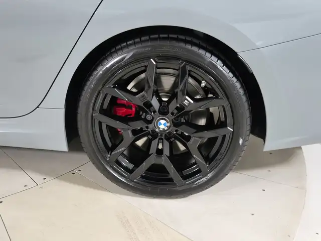 BMW 3 Series view 15