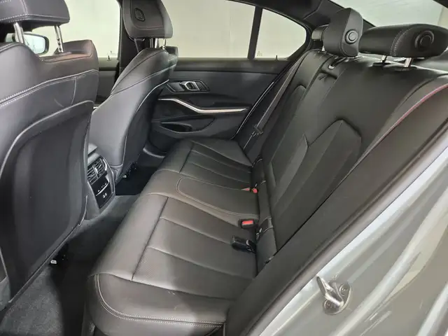 BMW 3 Series view 8