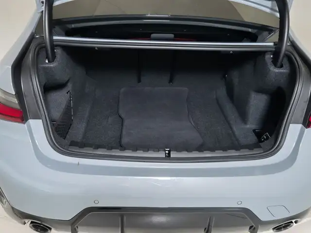 BMW 3 Series view 14