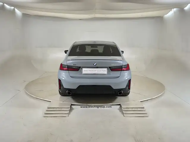 BMW 3 Series view 4