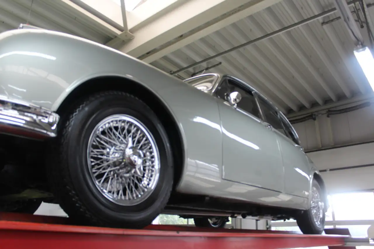 Jaguar Mark 2 3.4 Litre "Seafrost Metallic over Navy Blue, foto 8