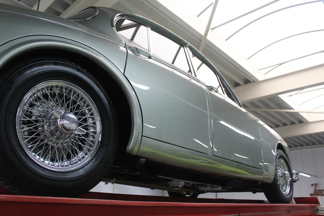 Jaguar Mark 2 3.4 Litre "Seafrost Metallic over Navy Blue, foto 12