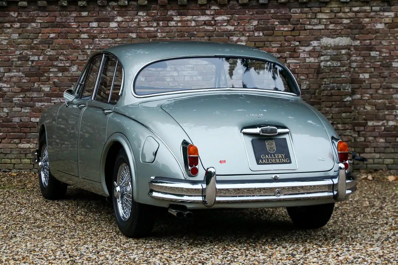 Jaguar Mark 2 3.4 Litre "Seafrost Metallic over Navy Blue, foto 2