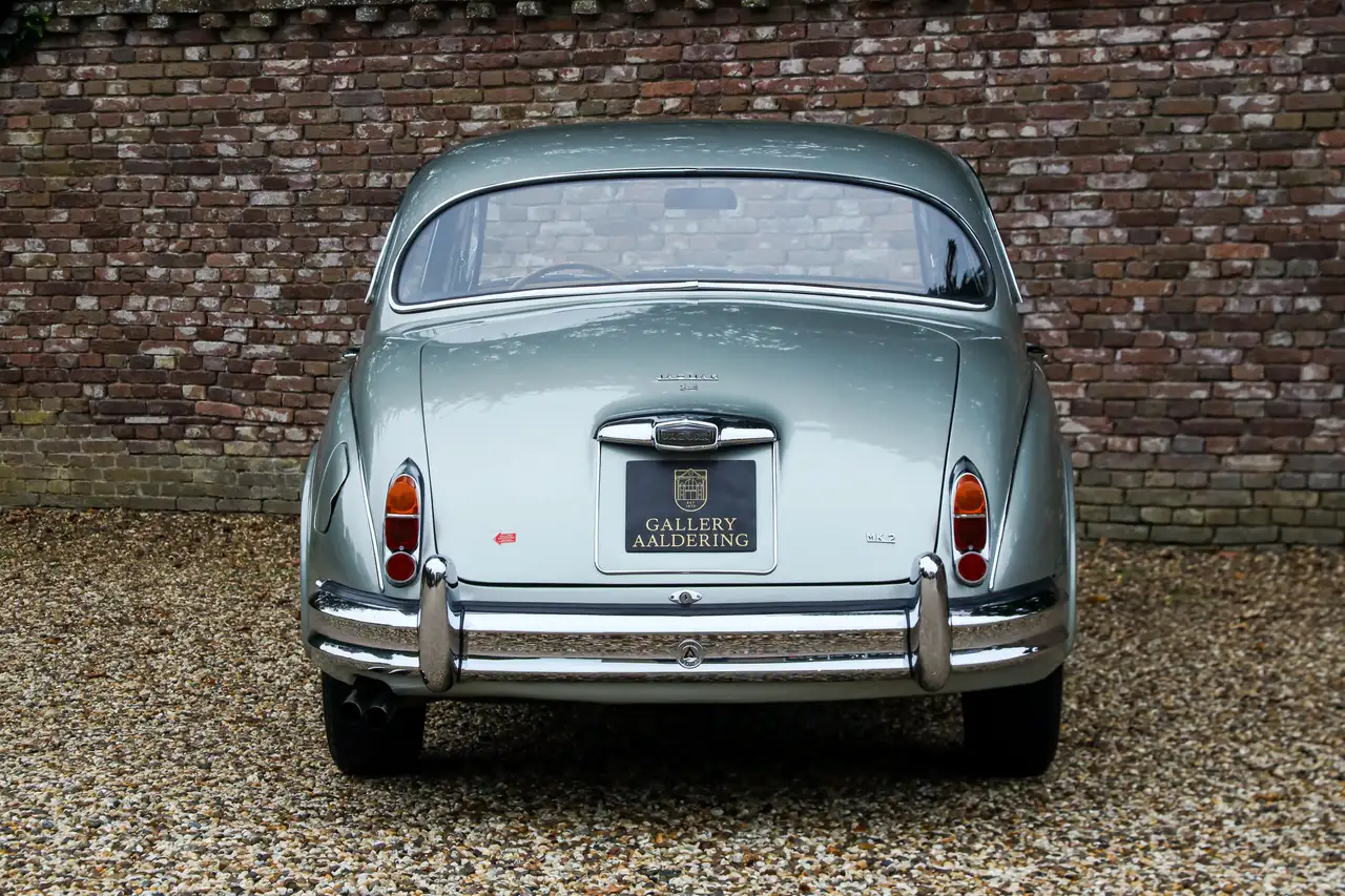 Jaguar Mark 2 3.4 Litre "Seafrost Metallic over Navy Blue, foto 6