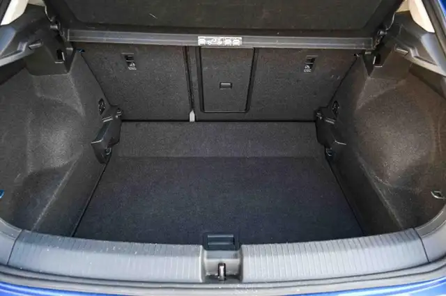Volkswagen T-Roc view 5