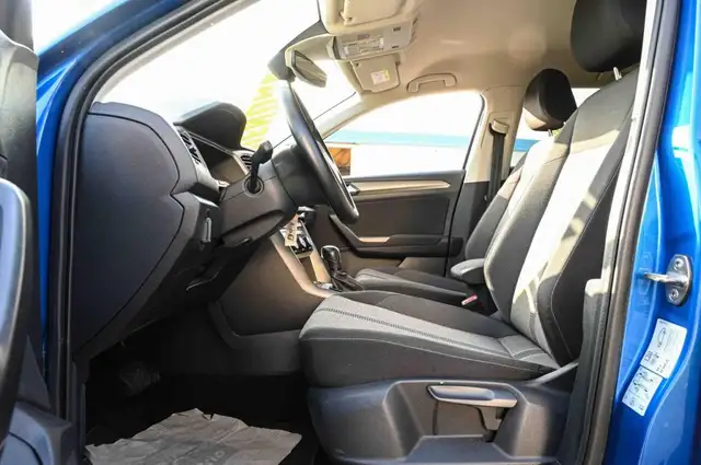 Volkswagen T-Roc view 9