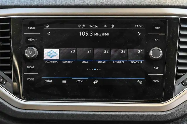 Volkswagen T-Roc view 14