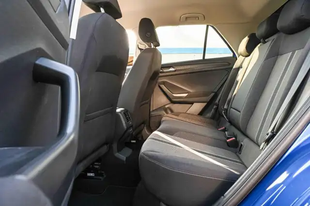 Volkswagen T-Roc view 11