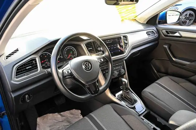 Volkswagen T-Roc view 8
