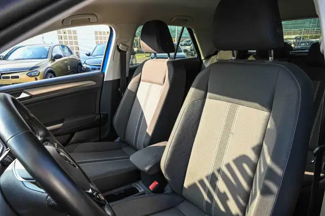 Volkswagen T-Roc view 10