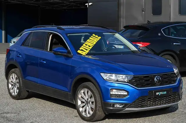 Volkswagen T-Roc view 2