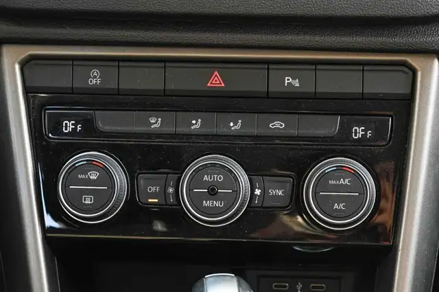 Volkswagen T-Roc view 15