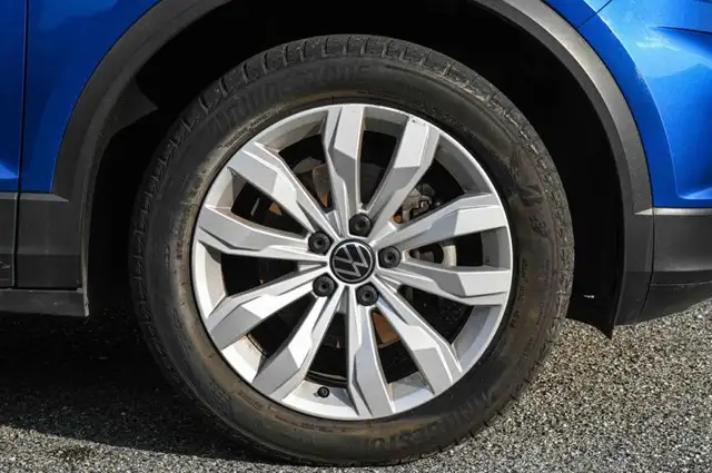 Volkswagen T-Roc view 6