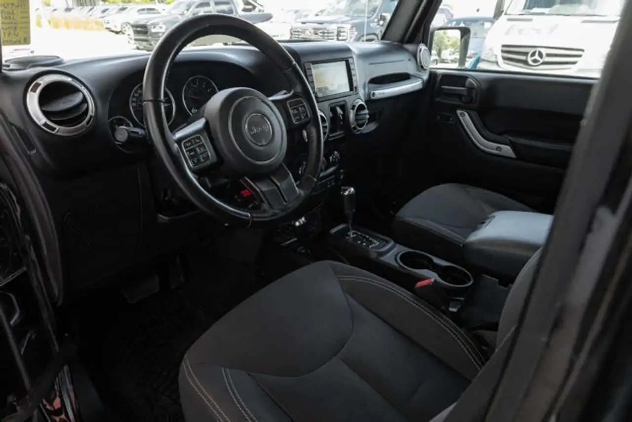 Jeep Wrangler снимка Jeep Wrangler