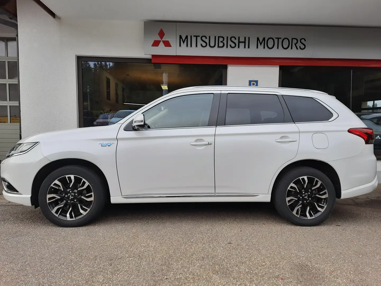 Mitsubishi Outlander PHEV Plus 4WD Weiß - 1