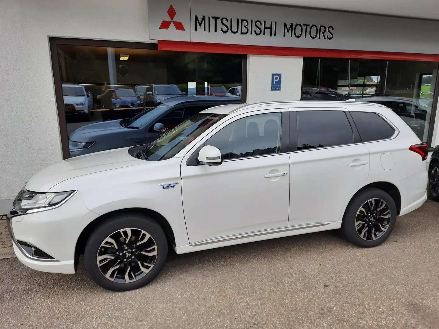 Mitsubishi Outlander PHEV Plus 4WD Weiß - 2