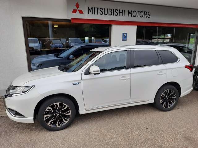 Mitsubishi Outlander PHEV Plus 4WD