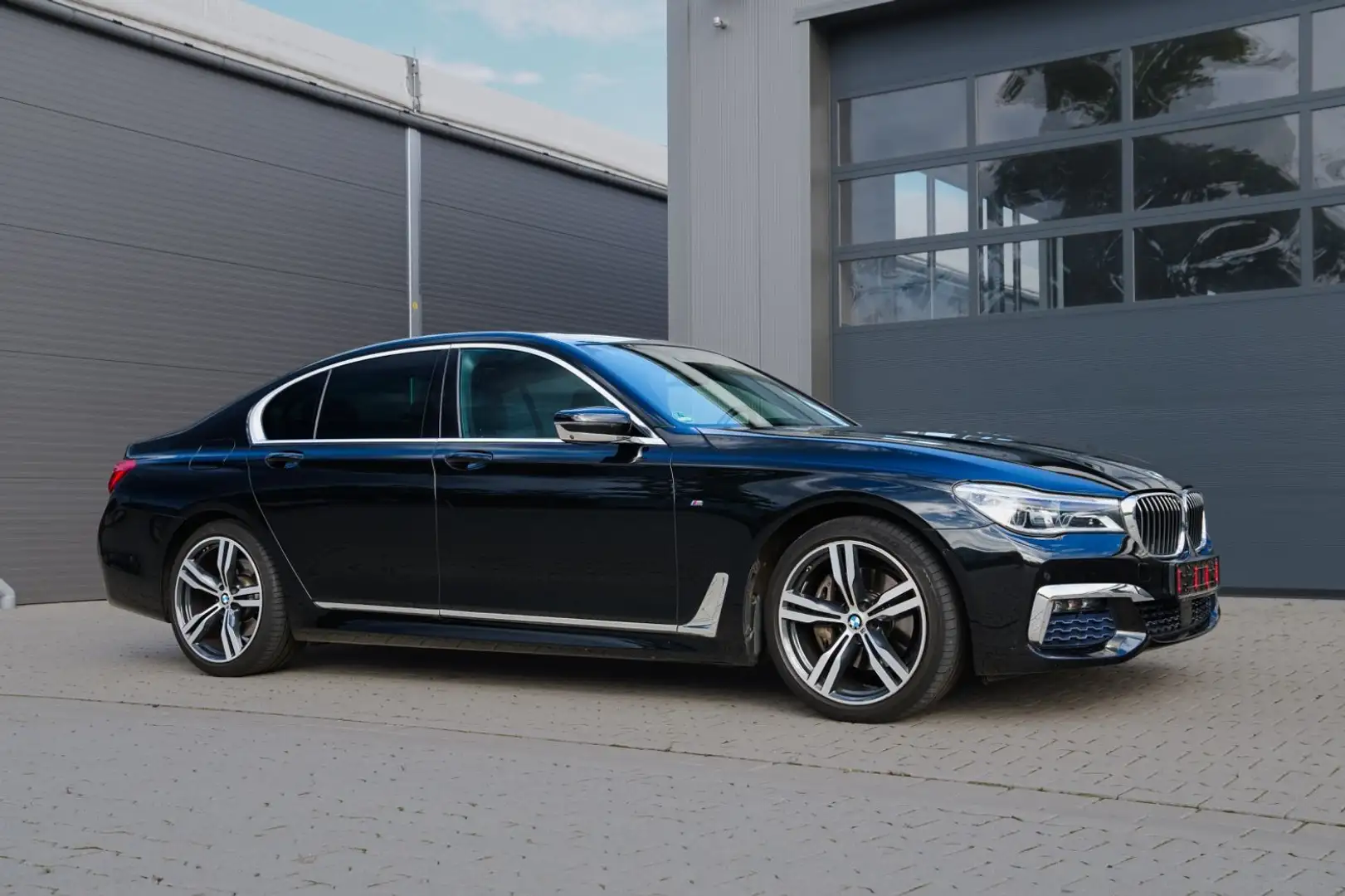 BMW 740 d xDrive *M-Sport *Massage *360Grad *SoftCls Schwarz - 2