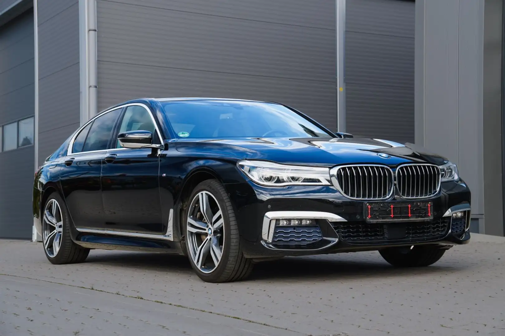 BMW 740 d xDrive *M-Sport *Massage *360Grad *SoftCls Schwarz - 1