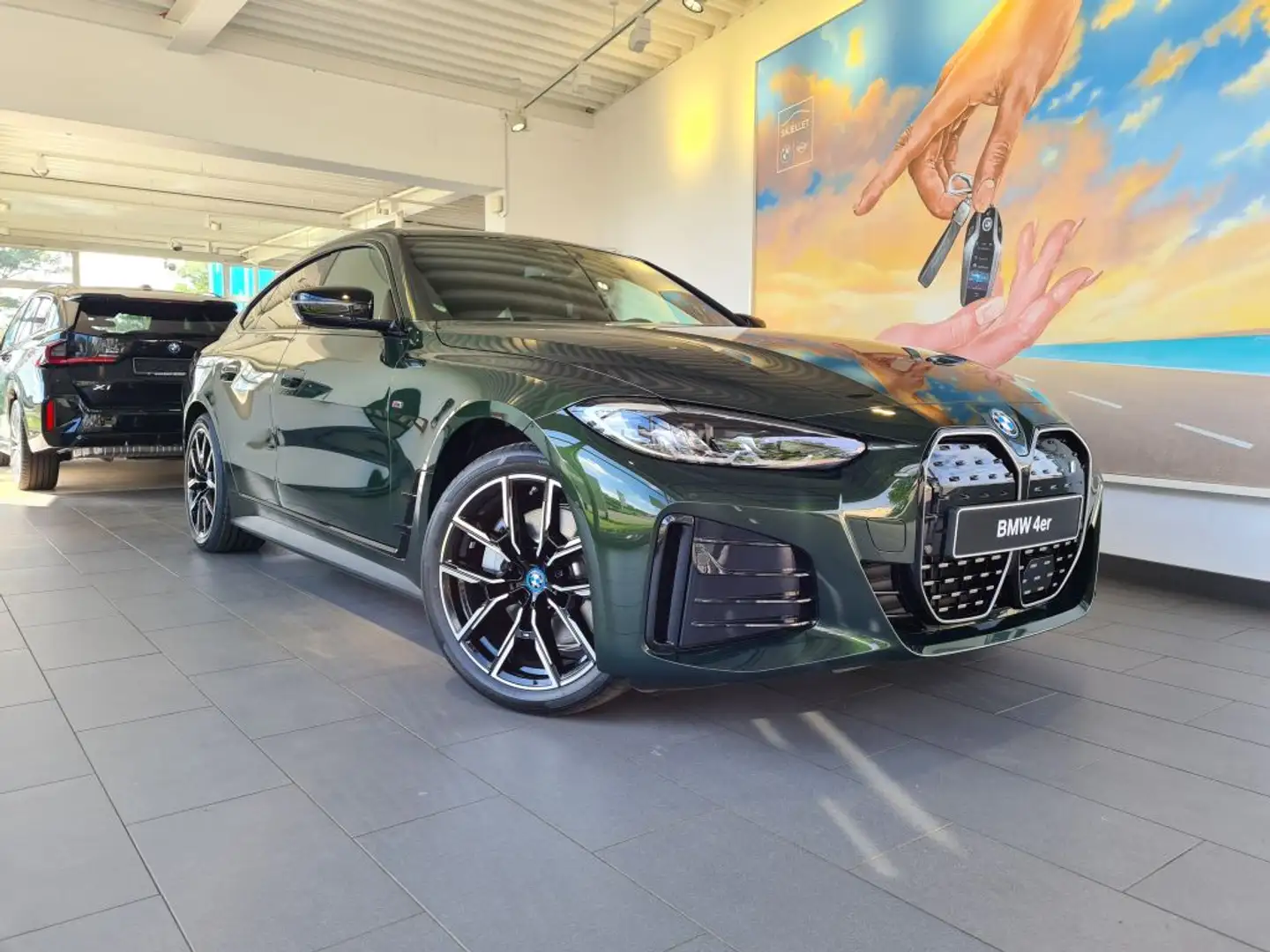 BMW i4 eDr.35 M SPORT  PANO+ACC+AHK+KOM+HARM+KAM+LED Grün - 2