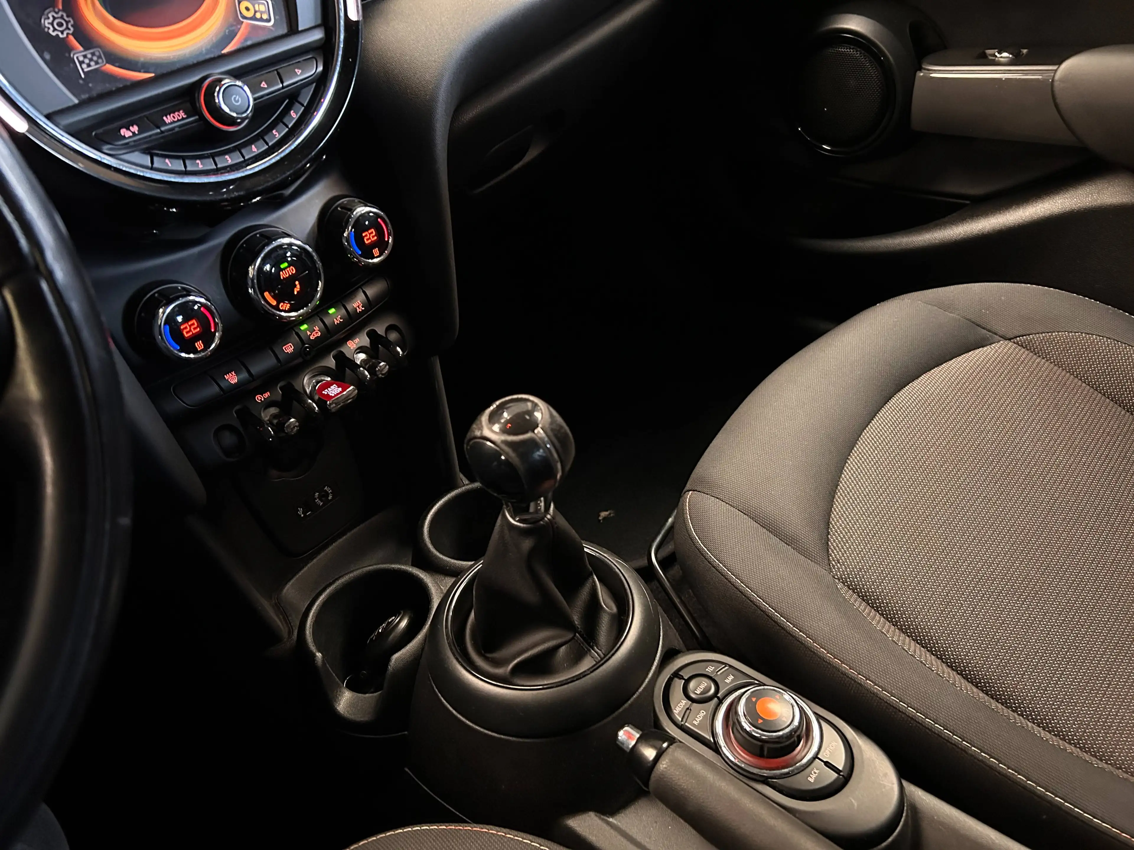 MINI One D 1.5d Alu15"/Gps/Pdc/AutAirco/Cruise/Bt *EXPORT/TRADE ONLY* — photo 17