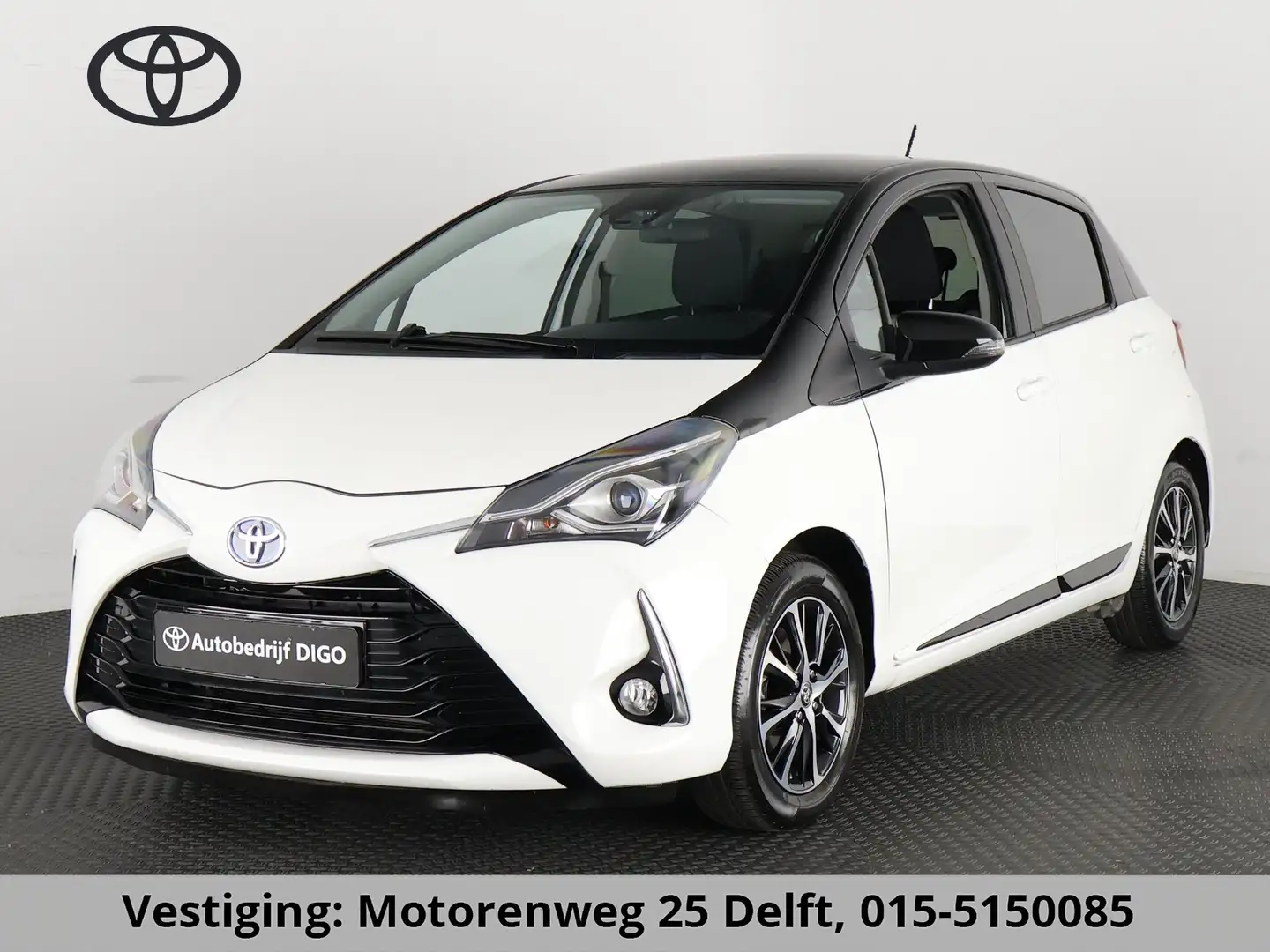 Toyota Yaris 1.5 HYBRID DESIGN SPORT BI-TONE AUTOMAAT CLOUD NAV Wit - 1
