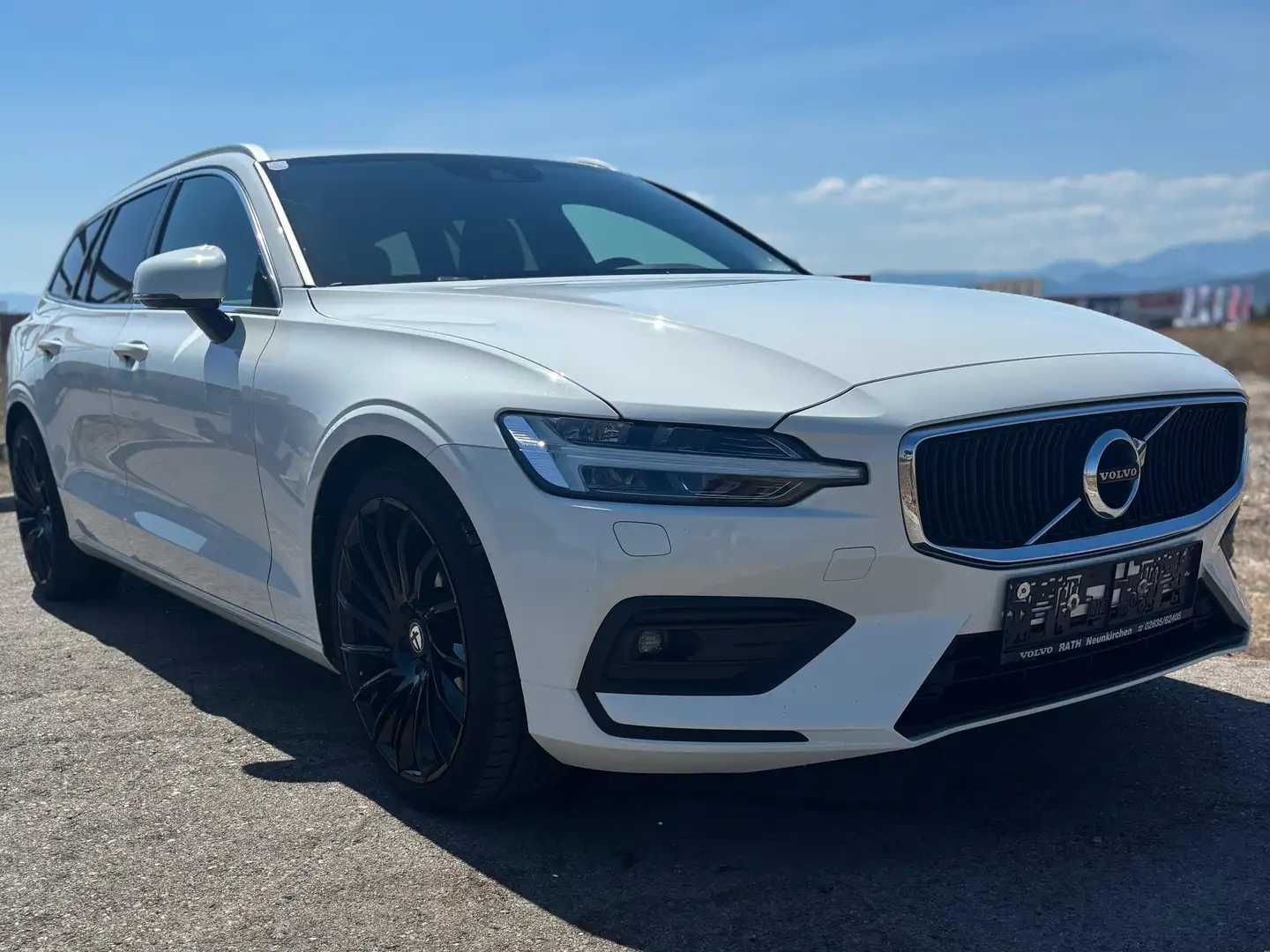 Volvo V60 V60 D3 Momentum Pro Geartronic Momentum Pro Weiß - 1