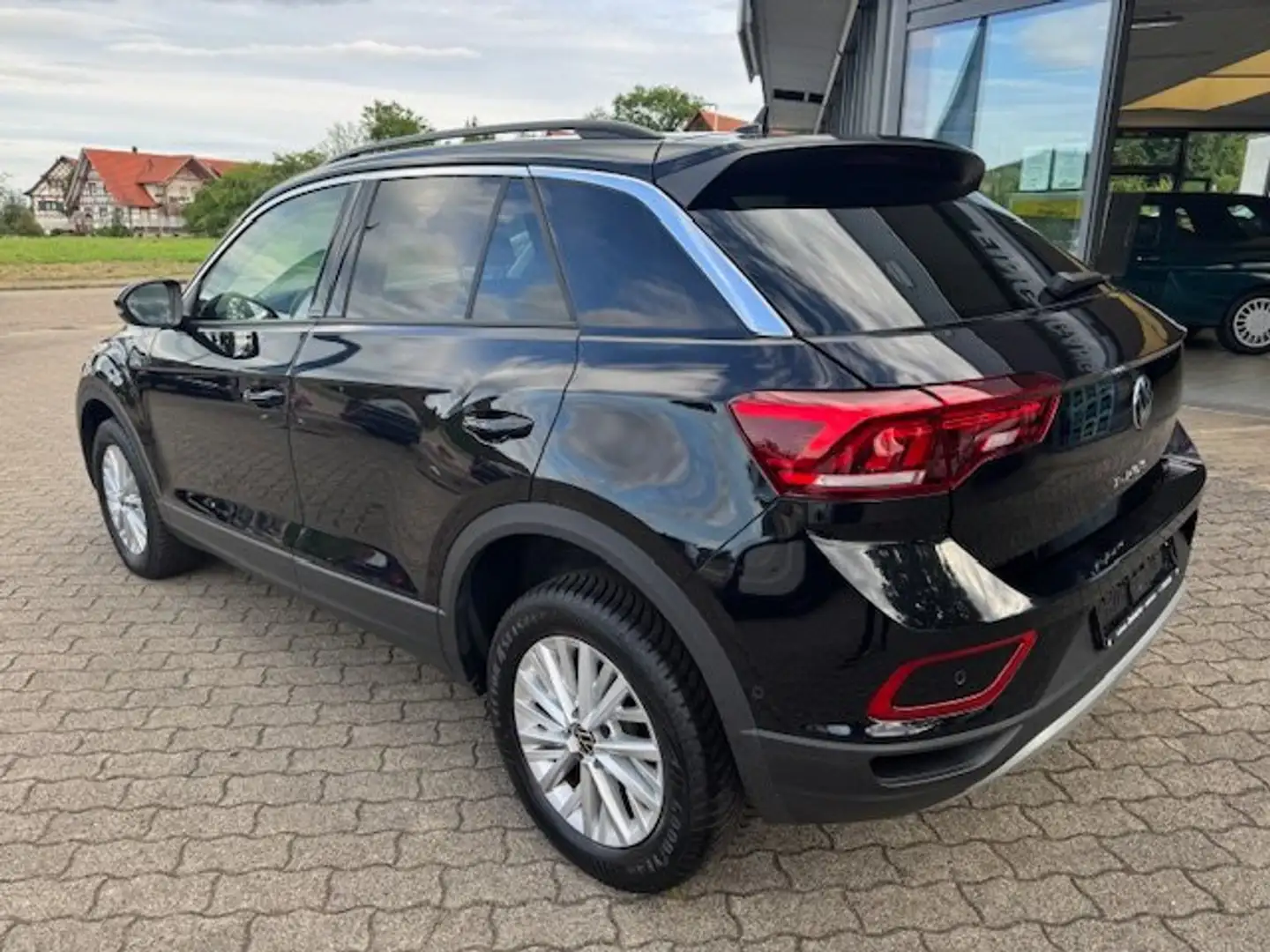 Volkswagen T-Roc 1.0 TSI OPF Life Zwart - 2