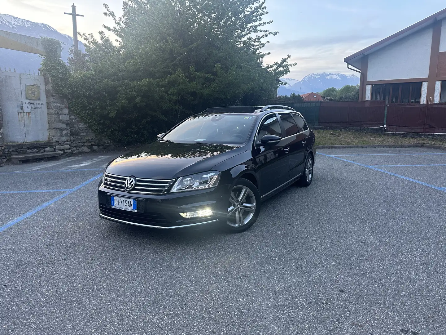 Volkswagen Passat Variant 2.0 TDI BlueMotion Technology R-Line - 1