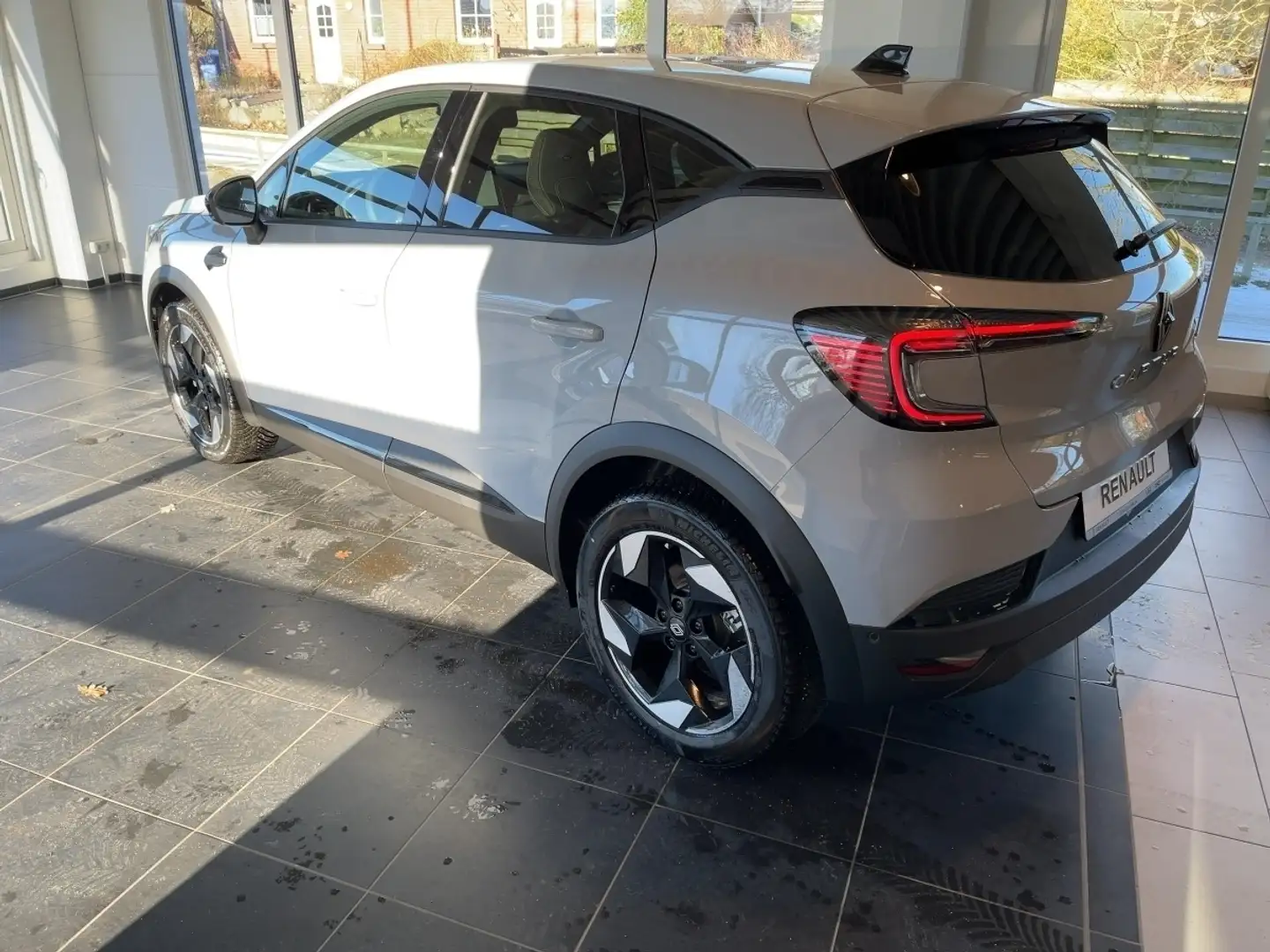 Renault Captur Techno TCe 160 Automatik Navi/PDC/SHZ/GJR Gris - 2