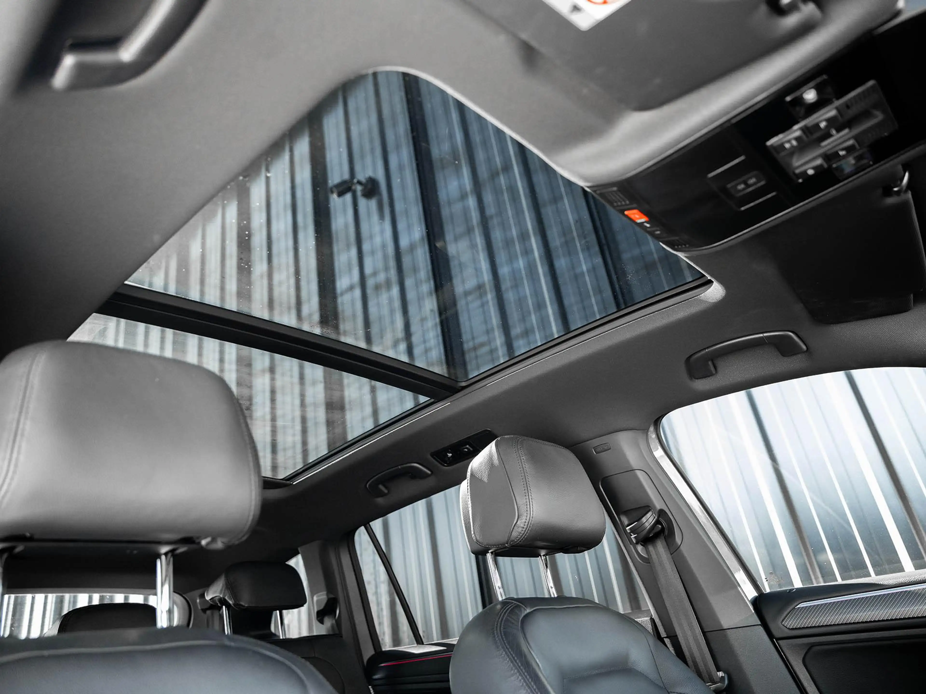 Volkswagen Tiguan Allspace 1.5 TSI R-Line Business 7p. | Trekhaak | Panoramad — photo 4
