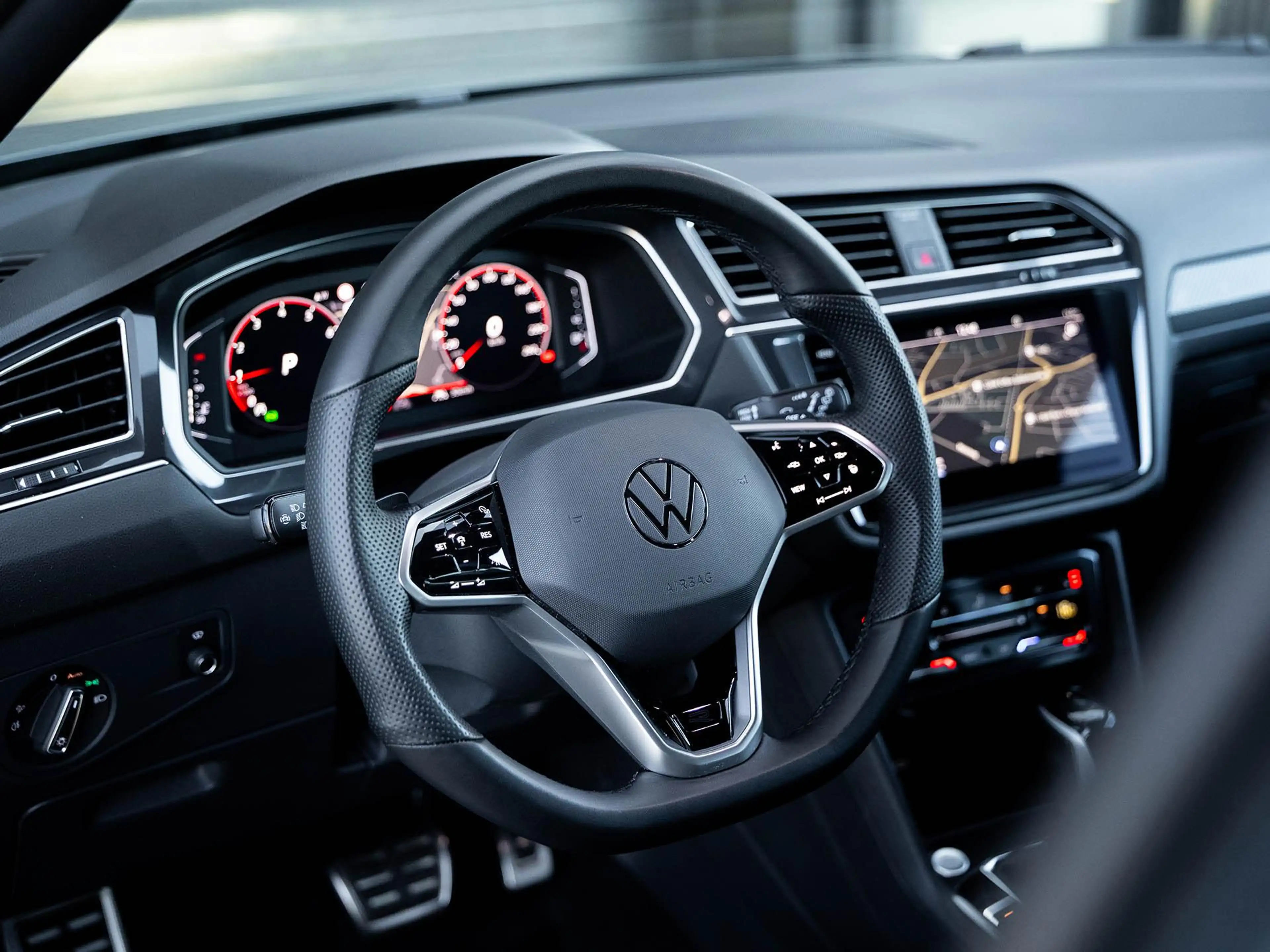 Volkswagen Tiguan Allspace 1.5 TSI R-Line Business 7p. | Trekhaak | Panoramad — photo 10