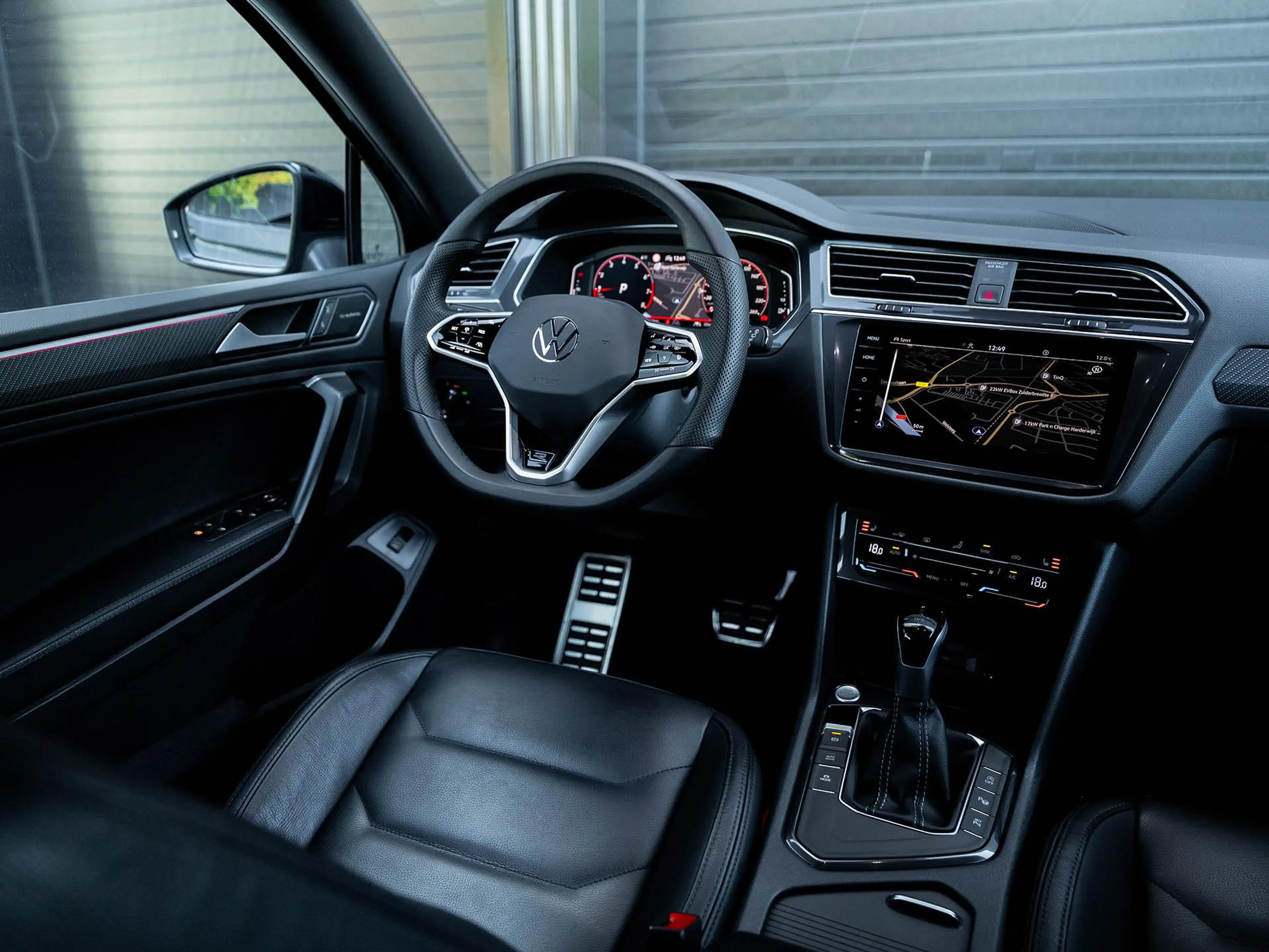 Volkswagen Tiguan Allspace 1.5 TSI R-Line Business 7p. | Trekhaak | Panoramad — photo 8