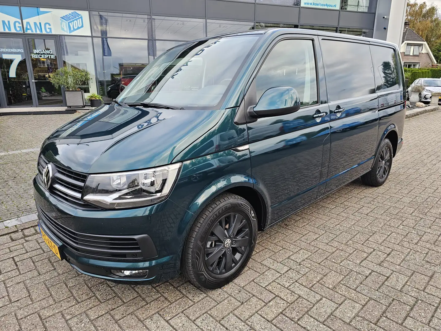 Volkswagen T6 Transporter 2.0 TDI L1H1 Highline Automaat * Dubbel Schuifdeur Groen - 1