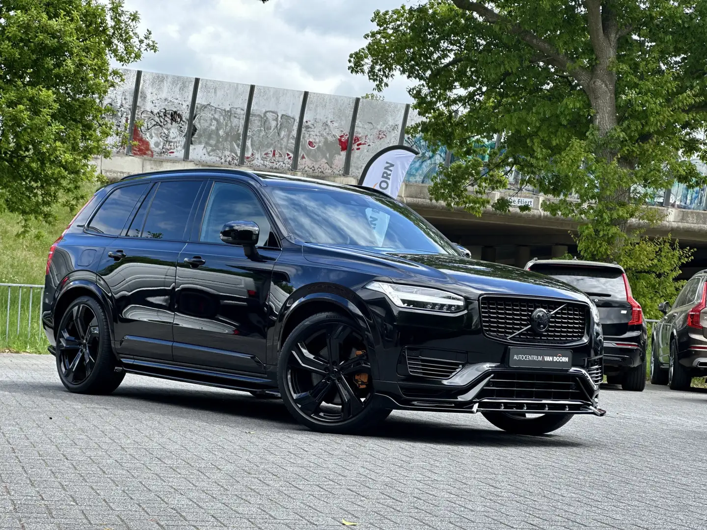 Volvo XC90 2.0 T8 Recharge | AWD | Dark Label | R-Design | Pa Zwart - 2