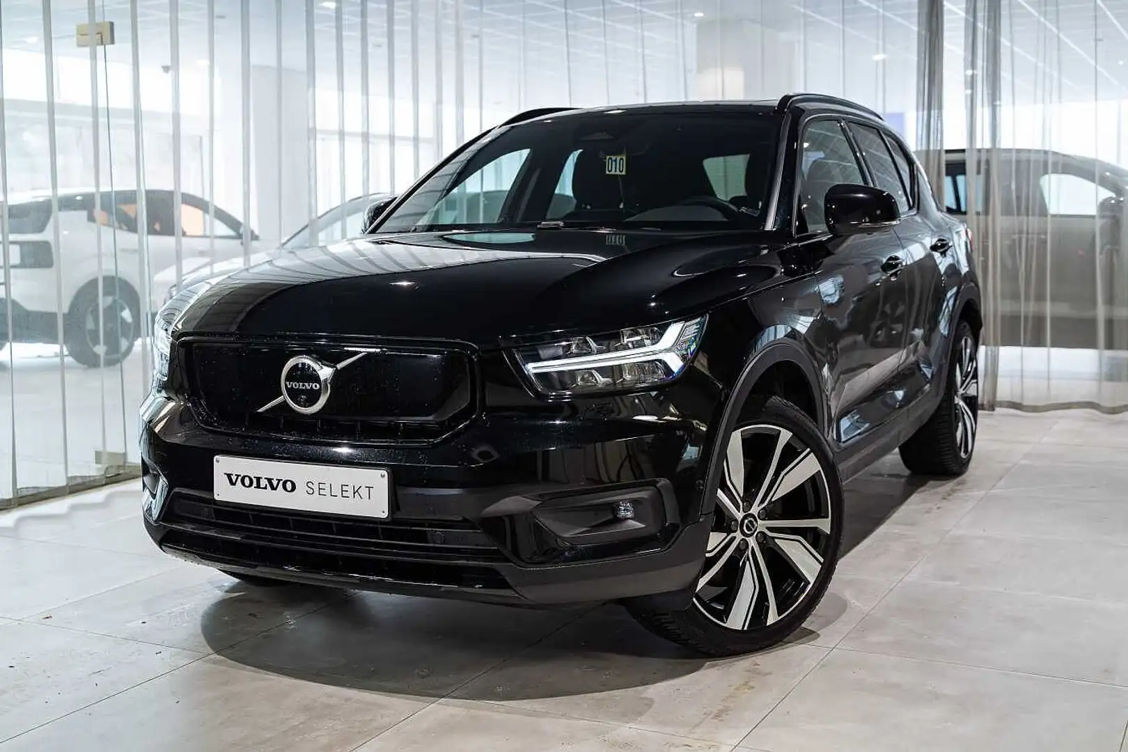 Volvo XC40 Recharge Pro, Single motor Zwart - 1
