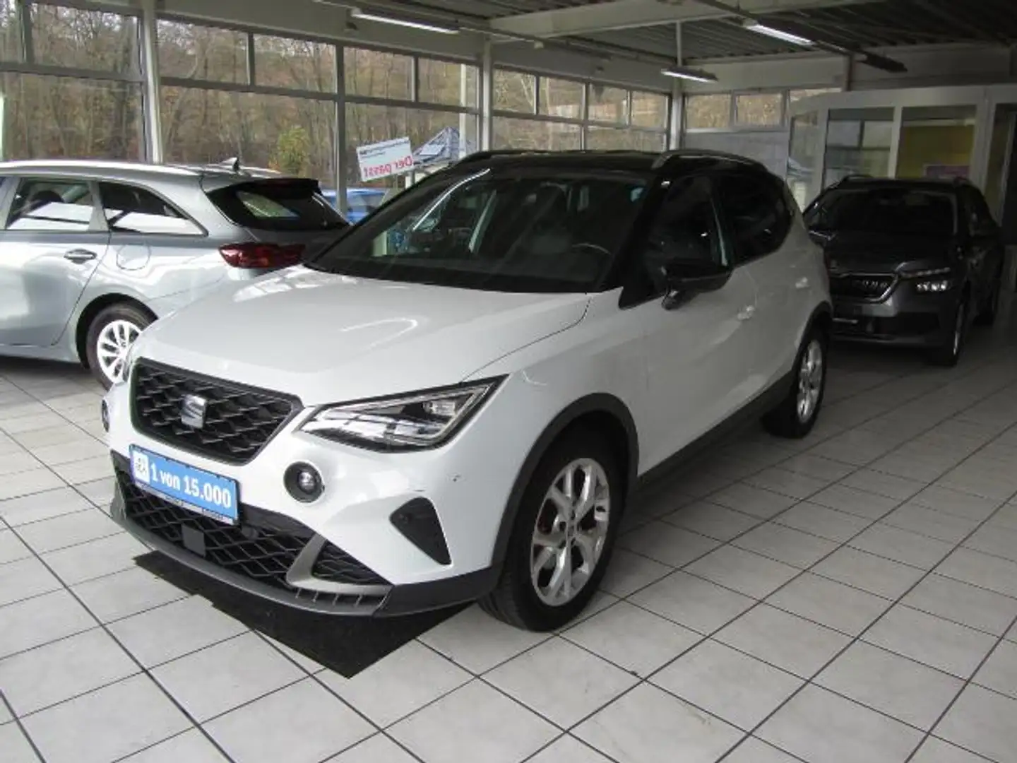SEAT Arona 1.5 TSI FR OPF (EURO 6e) + DSG Weiß - 1