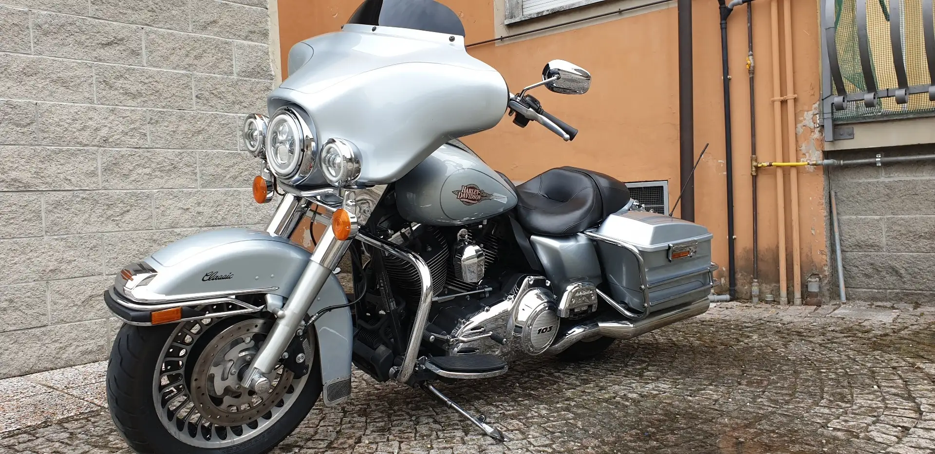 Harley-Davidson Electra Glide classic Plateado - 2