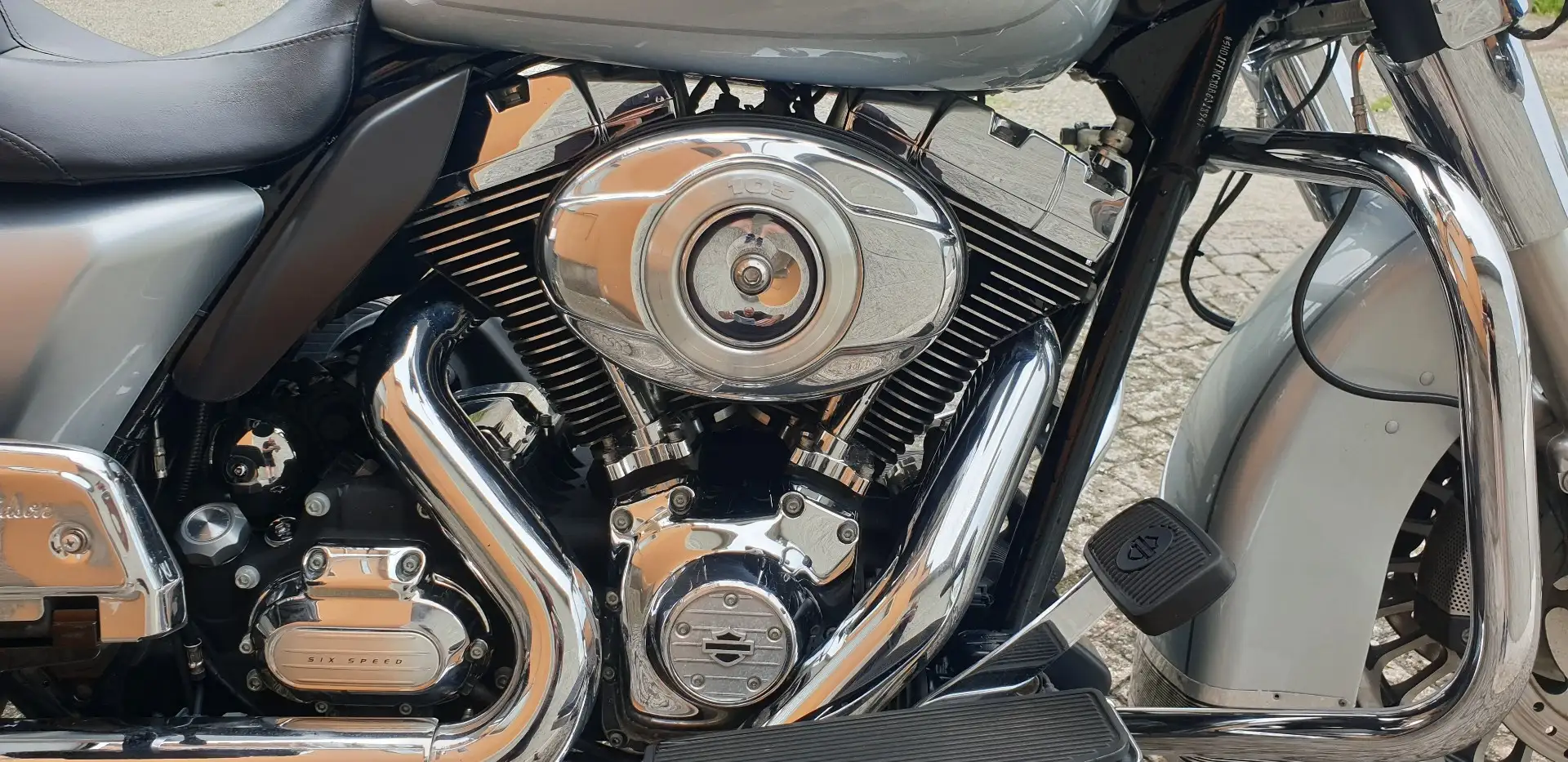 Harley-Davidson Electra Glide classic Plateado - 1