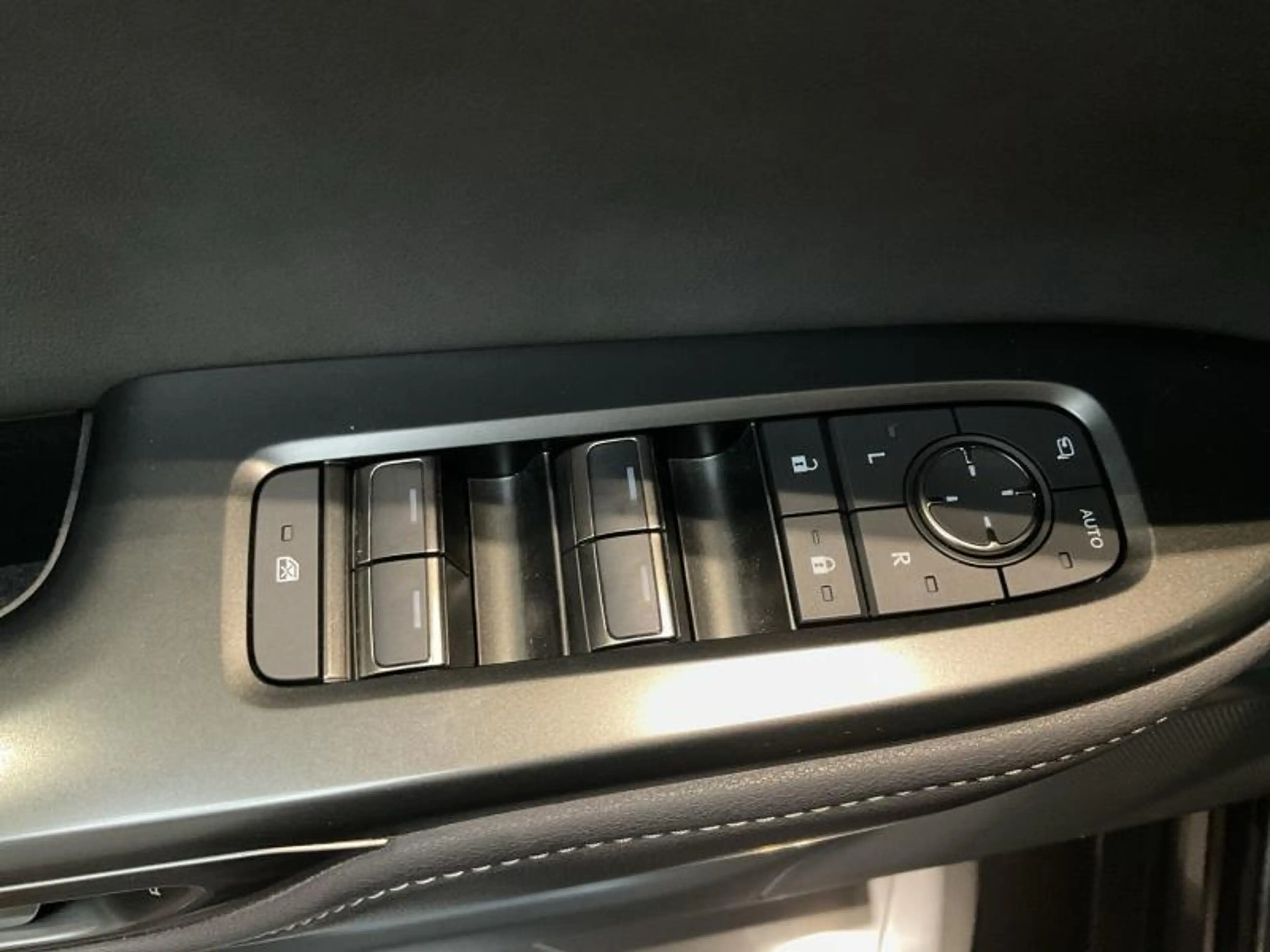Lexus RZ EXECUTIVE LINE — photo 15